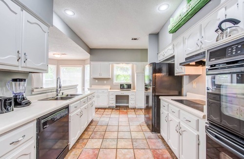 Cordova House | Mins to Shelby Farm Park! - Comfy in Cordova