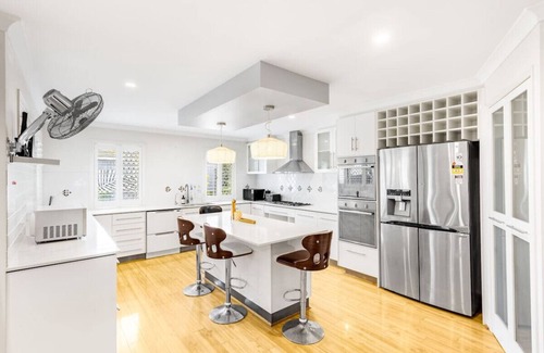 Forest Lake House | Mins to Shop & Lake! 4 beds family retreat w/pool