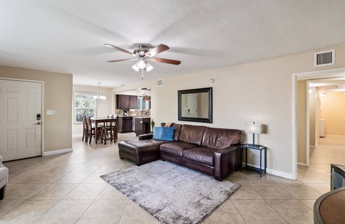 Blenman-Elm House | Mins to UofA, 4th Ave and Downtown - 5 Roku TVs!