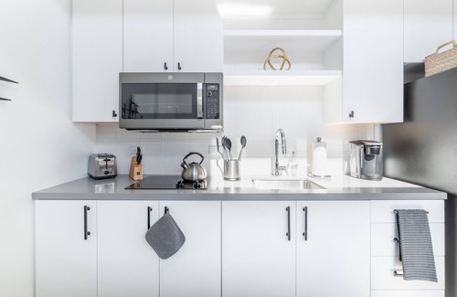 East Cesar Chavez Apartment | Mint House at The Hatchery - Austin