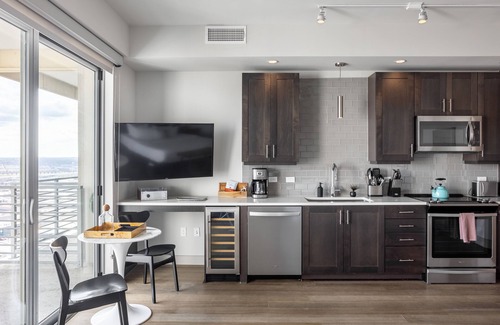 Uptown Apartment | Mint House Dallas – Victory Park