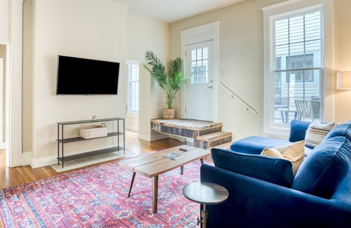 Downtown Louisville Apartment | Mint House Louisville - 4th Street