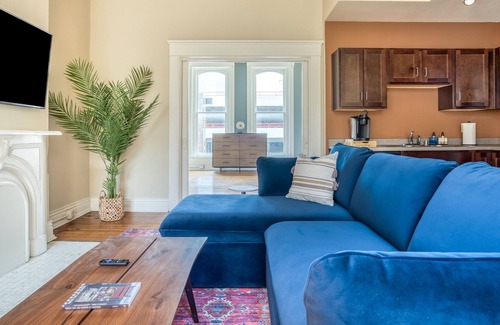 Downtown Louisville Apartment | Mint House Louisville - 4th Street