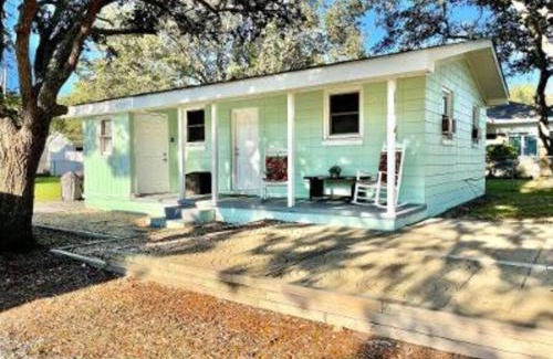 Crescent Beach Apartment | Mint Mermaid/walk 2 beach/pets ok/Golf Cart option