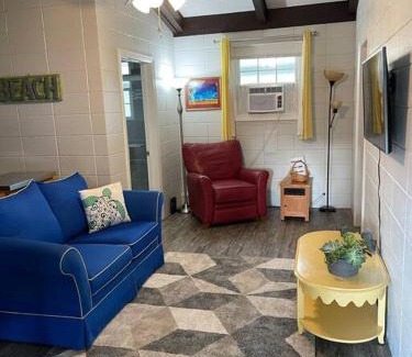 Crescent Beach Apartment | Mint Mermaid/walk 2 beach/pets ok/Golf Cart option