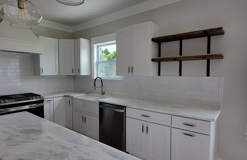 Gulfport Cottage | "MINT TO SEA" New Beach Cottage with porch views - 900 ft from the beach!