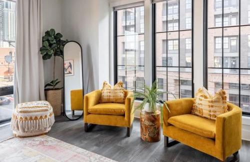 Charlotte House | Minter Teal with Rooftop Balcony