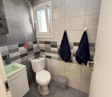 Perea Apartment | Minu sonniges Studio in direkter Strandnähe, schnelles Internet, freies Parken, nahe Flughafen