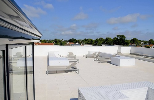 La Baule-Escoublac Hotel | Minutes Away from Saint-Nazaire! Outdoor Pool, Pet-friendly Property!