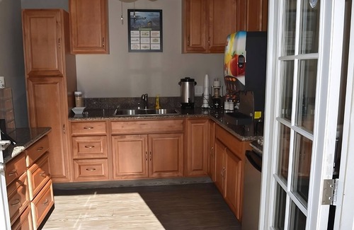 Old Town Hotel | Minutes Away from San Diego Zoo! 3 Modern Units w/Breakfast! Parking, Patio