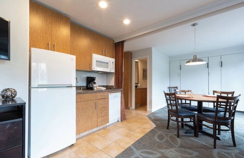 San Clemente Hotel | Minutes Away from Surfing Heritage Foundation Museum! 4 Suites, Outdoor Pool!