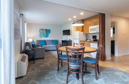 San Clemente Hotel | Minutes Away from Surfing Heritage Foundation Museum! 4 Suites, Outdoor Pool!