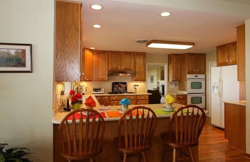 Unionville House | Minutes from Downtown Easton and St. Michaels | Hot Tub | Private Dock | Kayaks
