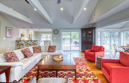 Oxford House | Minutes from Downtown Oxford and Easton | Pool | Private Dock | Kayaks