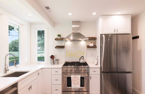 Neavitt House | Minutes from Downtown St. Michaels and Tilghman | Newly Renovated | Kayaks | Cha