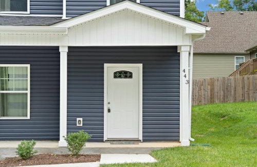 Clarksville House | Minutes from Downtown - The Comfy Navy Nestler