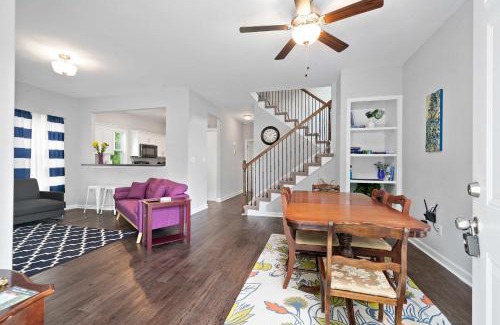Clarksville House | Minutes from Downtown - The Comfy Navy Nestler