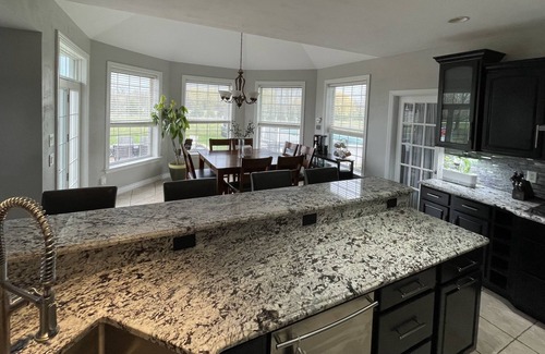 Black Wolf House | Minutes from EAA