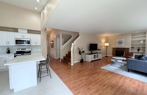 Hillsboro House | Minutes from Intel, Location!