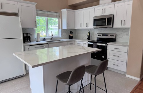 Hillsboro House | Minutes from Intel, Location!