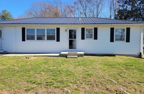 Russell Springs House | Minutes from Lake Cumberland! Peaceful house in the country. Family friendly!