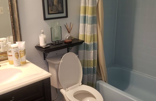 Fort Washington House | Minutes from National Harbor. Family-friendly home in a quiet neighborhood.