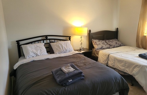 Leitrim House | Minutes from Ottawa Airport Short-Term