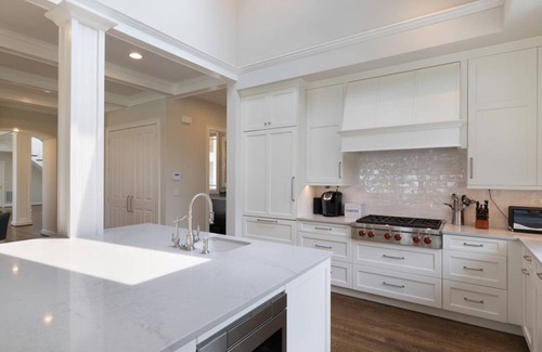 St. Michaels House | Minutes from St. Michaels | Newly Renovated | Pool | Private Dock | Kayaks | Bik