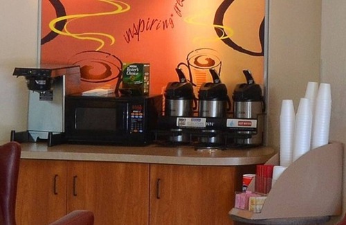 North San Antonio - SAT Hotel | Minutes from The Alamo | Budget-friendly Stay | Pets are Allowed