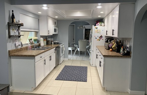 Central Naples House | Minutes from the beach, shopping and dining! Location, location, location!