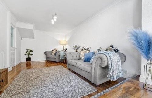 Dover Apartment | Minutes from the port of Dover, free WiFi, free offroad private parking and rated a guest favourite on Air b nb!