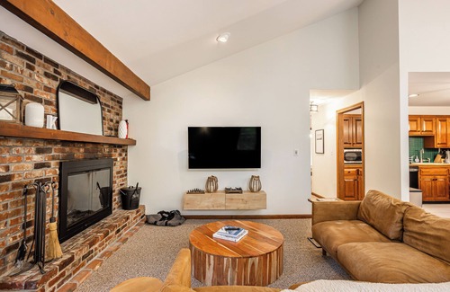 Londonderry House | Minutes to a Magical Apres Ski! 3 Beds, EV Charger, Mins to 4 Ski Mtns