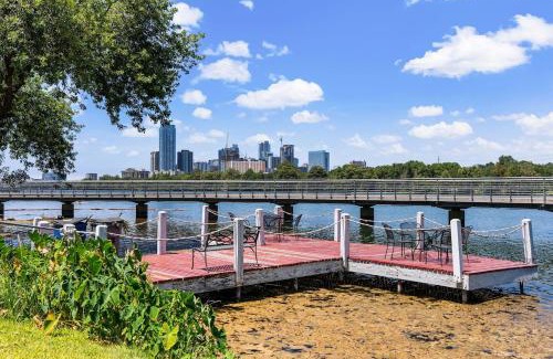 Riverside Apartment | Minutes to ACL Downtown Retreat - Pool & Lake Access