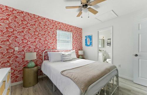 Whitney Beach House | Minutes to Anna Maria - Canal Hangout Onsite Apartment