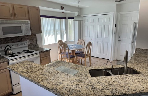 Esprit House | Minutes to Disney. House with pool on Golf Course with Lake Access