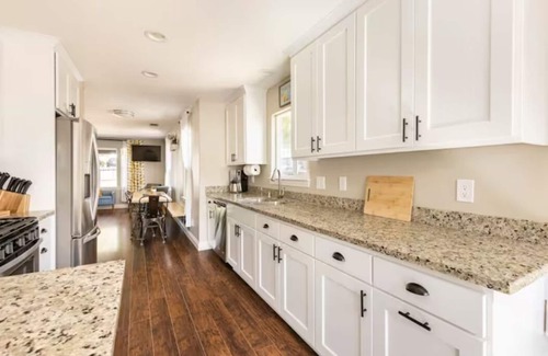 Atascadero House | Minutes to downtown & wineries. private yard, bocci court, BBQ