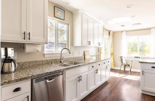 Atascadero House | Minutes to downtown & wineries. private yard, bocci court, BBQ