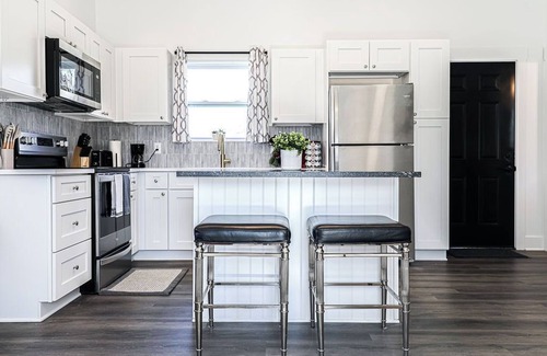 Eastside Apartment | Minutes to EVERYTHING! No Cleaning Fee!