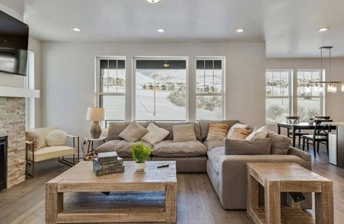 Deer Mountain House | Minutes to Park City|Private Hot Tub|Pets Allowed