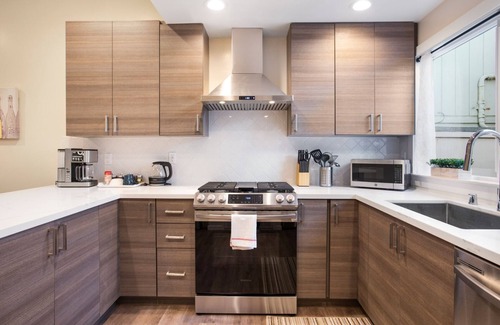 Daly City House | Minutes to SF! Stunning 5BR/5BA home just ½ block from subway station!