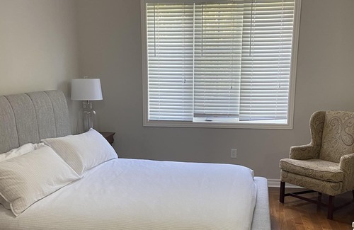 Thornbury House | Minutes to slopes and downtown Thornbury. Pet Friendly family home with game rm.