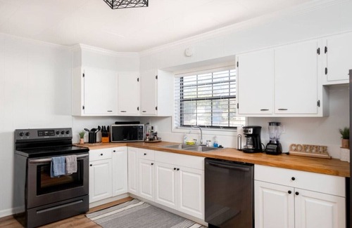 High Springs House | Minutes to Springs! High springs Home Sleeps 6