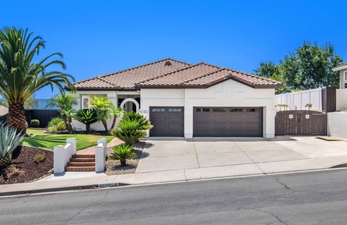 Murrieta House | Minutes to Temecula Wineries, 4Bed/Pool/Spa/Views! Refreshed Spanish Hacienda