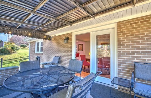 Bristol House | Minutes to the iconic State Street & King University. Local park in back yard!