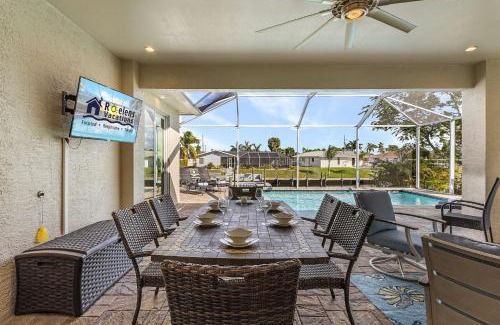 Caloosahatchee House | Minutes to the River!, Dock and Pool - Villa Gold Coast - Roelens Vacations