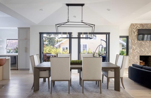 Loma Portal House | Minutes to Zoo + Seaworld + Walk to Restauarants + 3 Bed 3 Bath + Jacuzzi + New