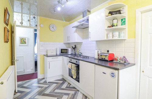 Fairbourne Cottage | MINYDON, pet friendly, character holiday cottage in Fairbourne