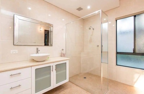 Cable Beach Bed & Breakfast | Minyirr Retreat: Tropical paradise close to Cable Beach.