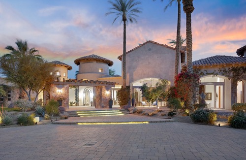 Coachella Cottage | Mirabella by Avantstay Private Lake + Kayaks & Paddle Boating!