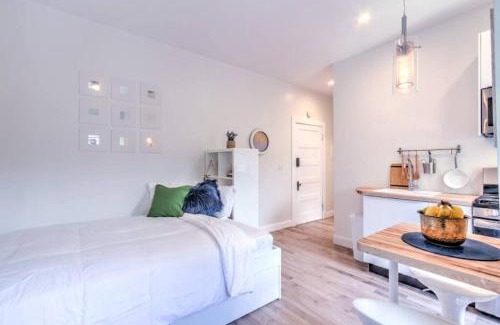 Central Midtown Apartment | Miraculously Modern in a Vintage Shell Midtown